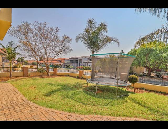 4 BEDROOM HOUSE FOR SALE IN BLUE VALLEY GOLF ESTATE